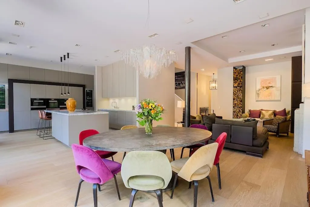 1000M2 Villa With Indoor Pool Bruksela 0*,  Belgia